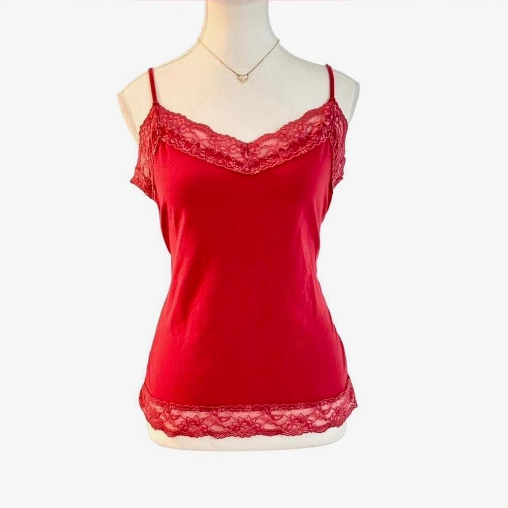 Vanheusen lace raspberry color tank top 95% cotton size M staple layering top